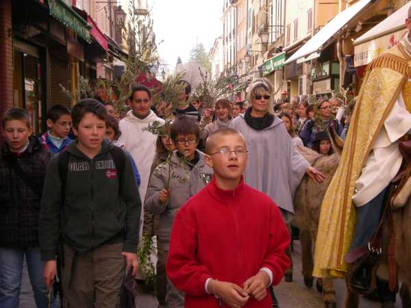 La procession 3.jpg